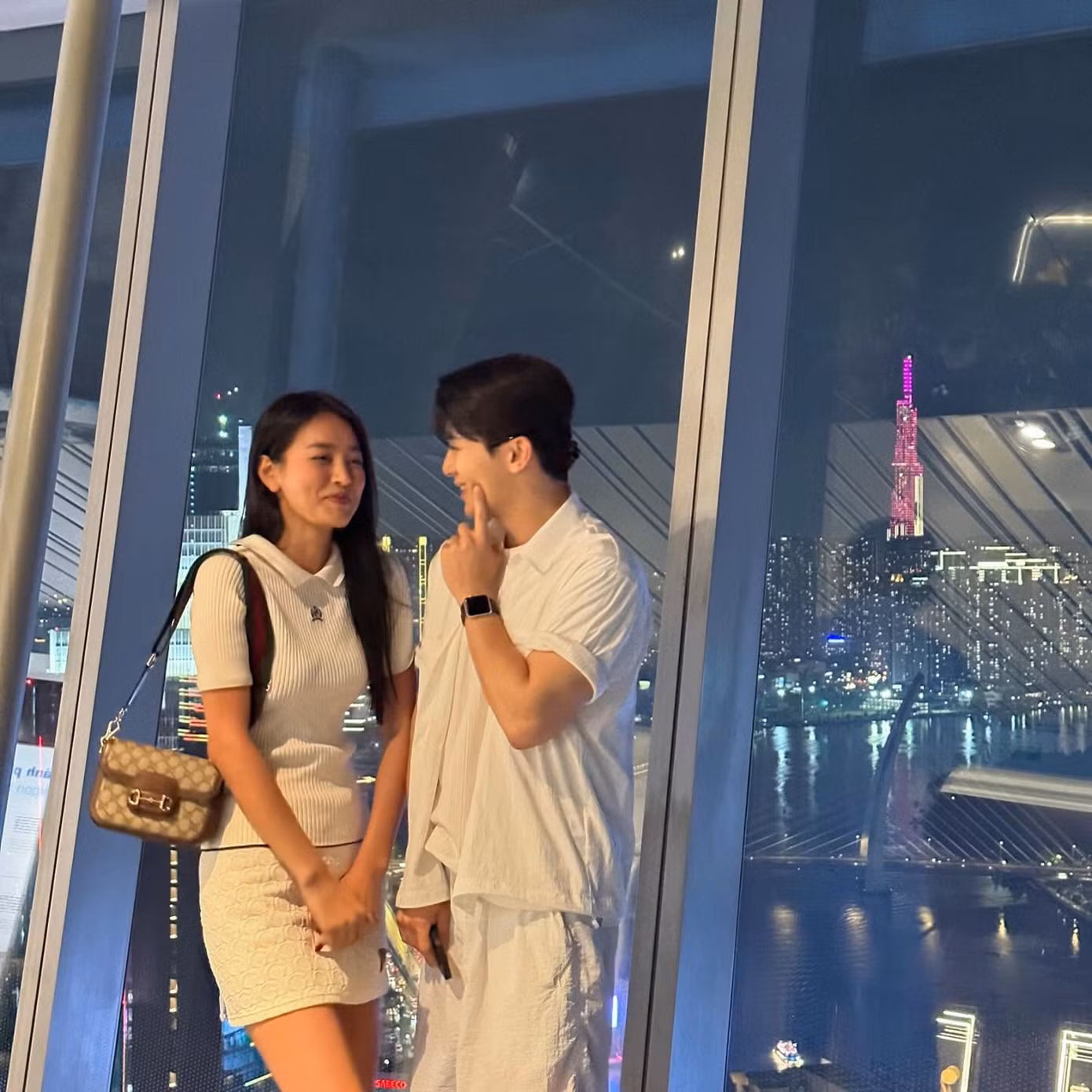 Minuk và Bùi Khánh Linh thân thiết từ trong show ra ngoài đời.