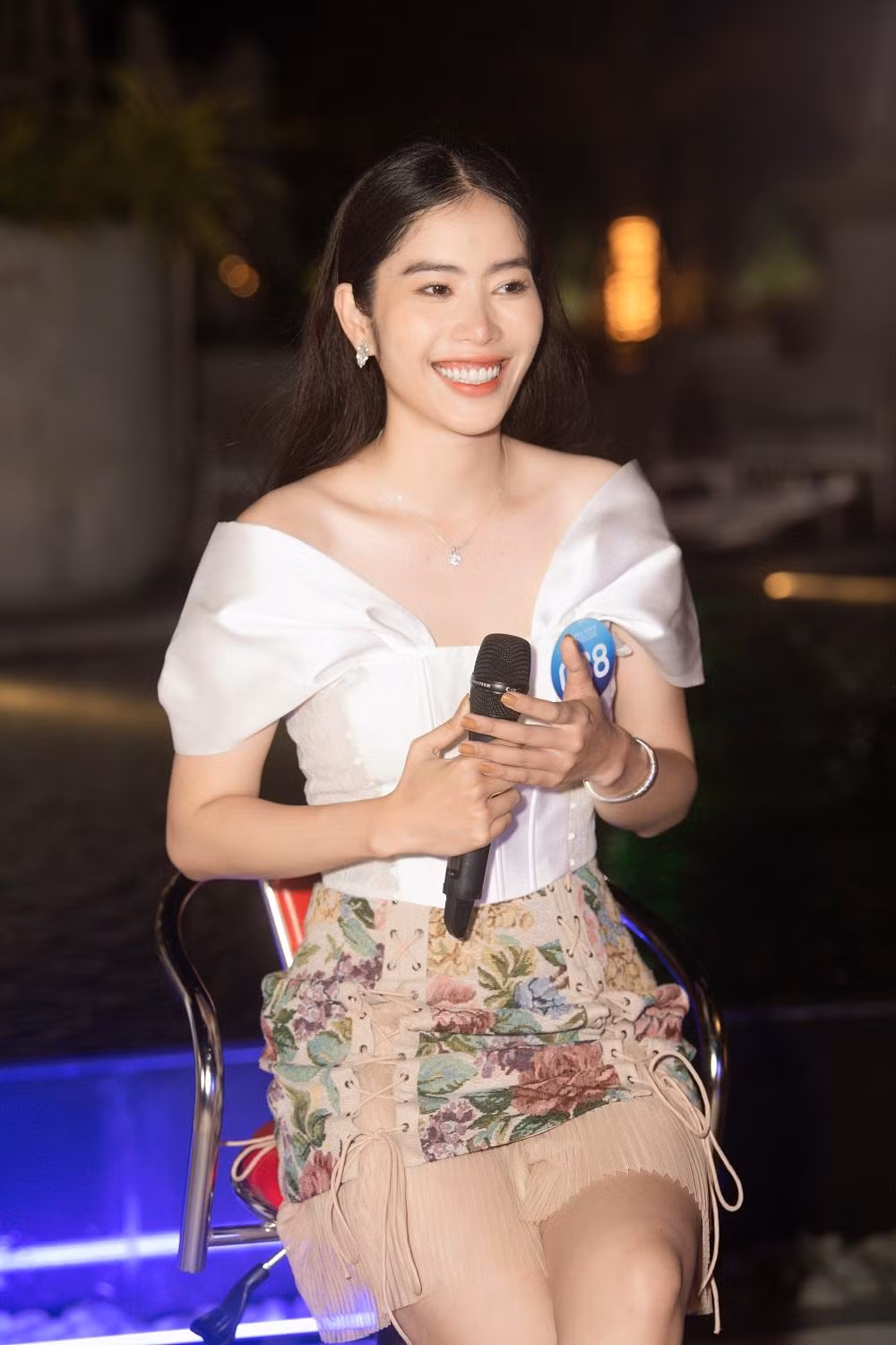 Nam Em tươi tắn trong phần thi Head to Head challenge Nam Em tươi tắn trong phần thi Head to Head challenge