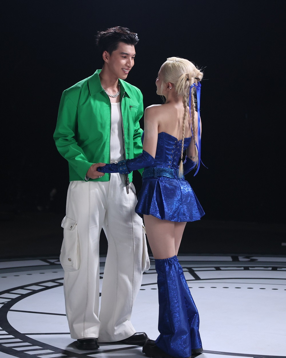 HIEUTHUHAI và Phương Ly cực đẹp đôi trong MV. HIEUTHUHAI và Phương Ly cực đẹp đôi trong MV.