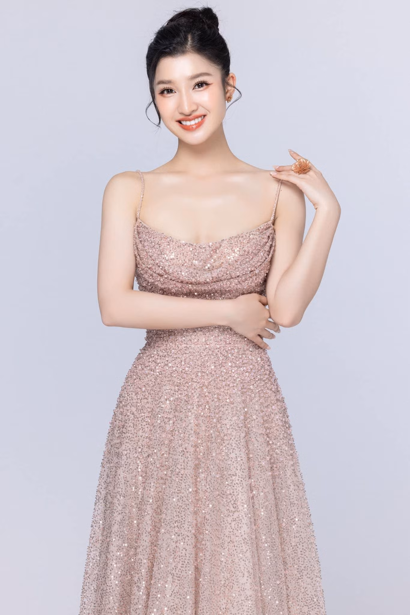 Á hậu Phương Nhi ngày càng xinh đẹp Á hậu Phương Nhi ngày càng xinh đẹp