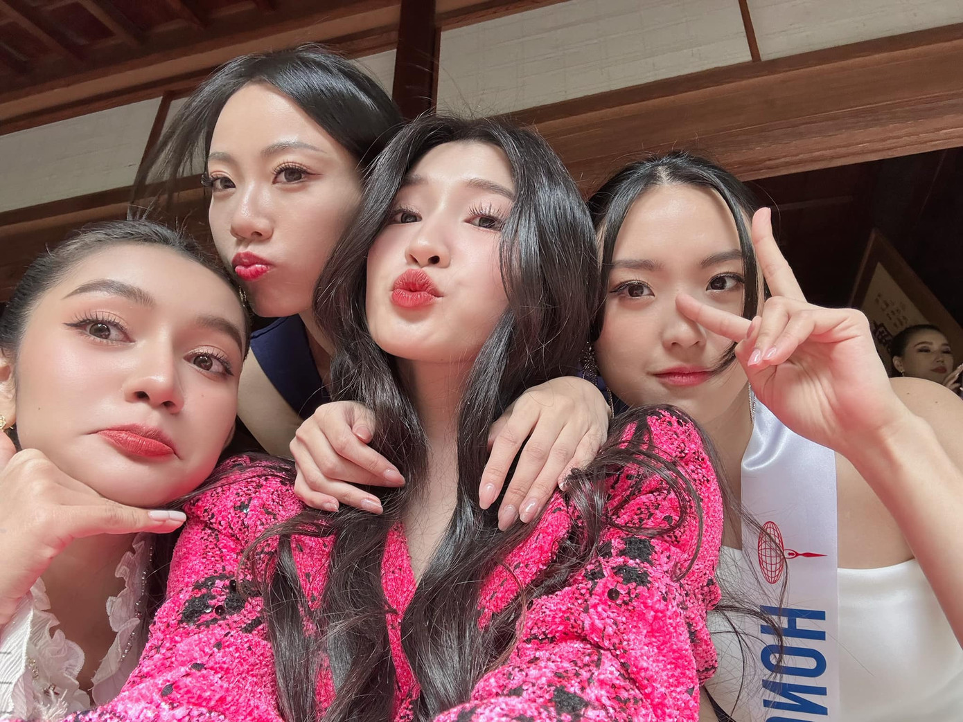 Phương Nhi luôn nổi bật trong các hoạt động. Phương Nhi luôn nổi bật trong các hoạt động.