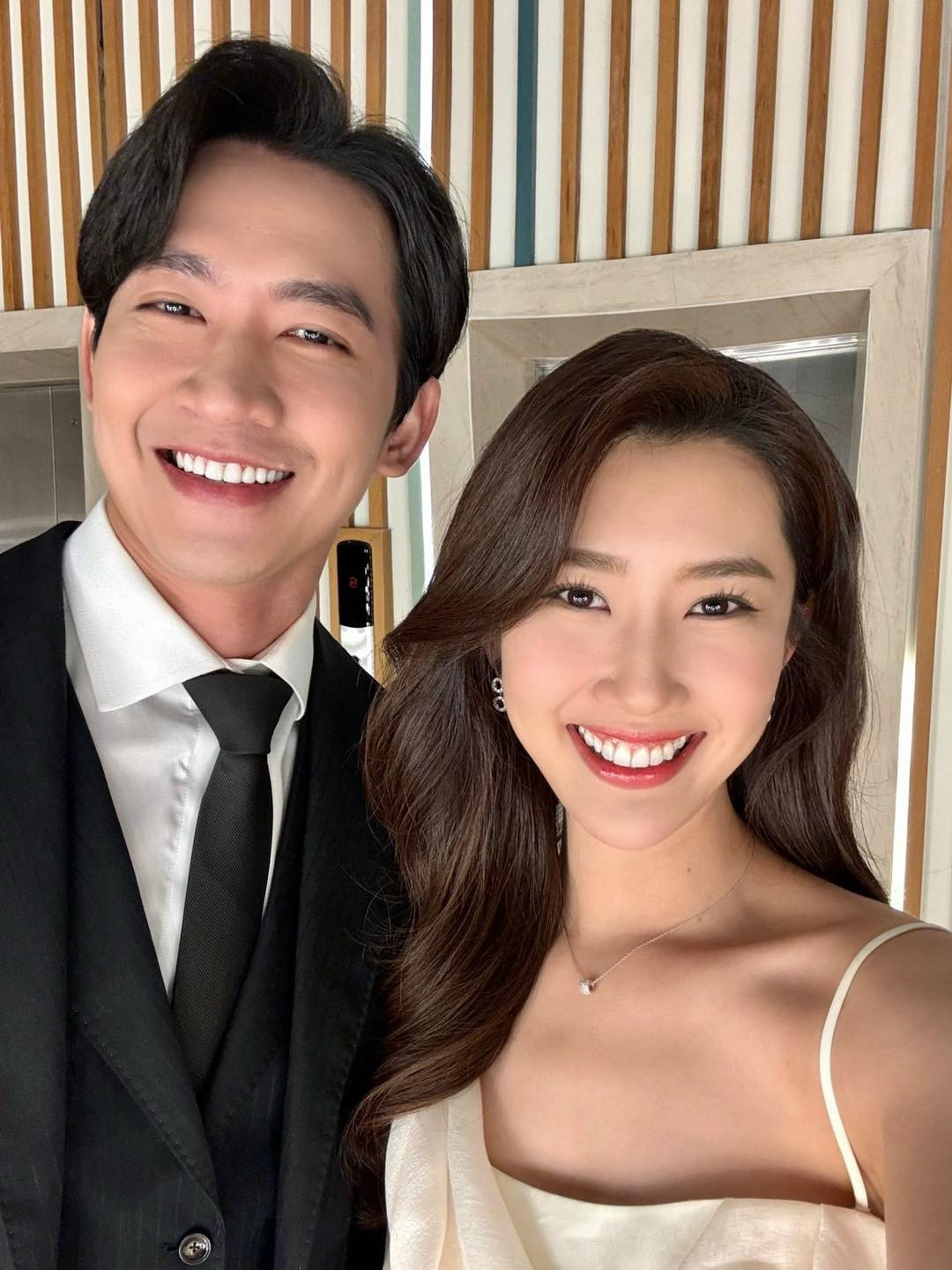 Hai người còn hủy theo dõi nhau trên mạng xã hội.