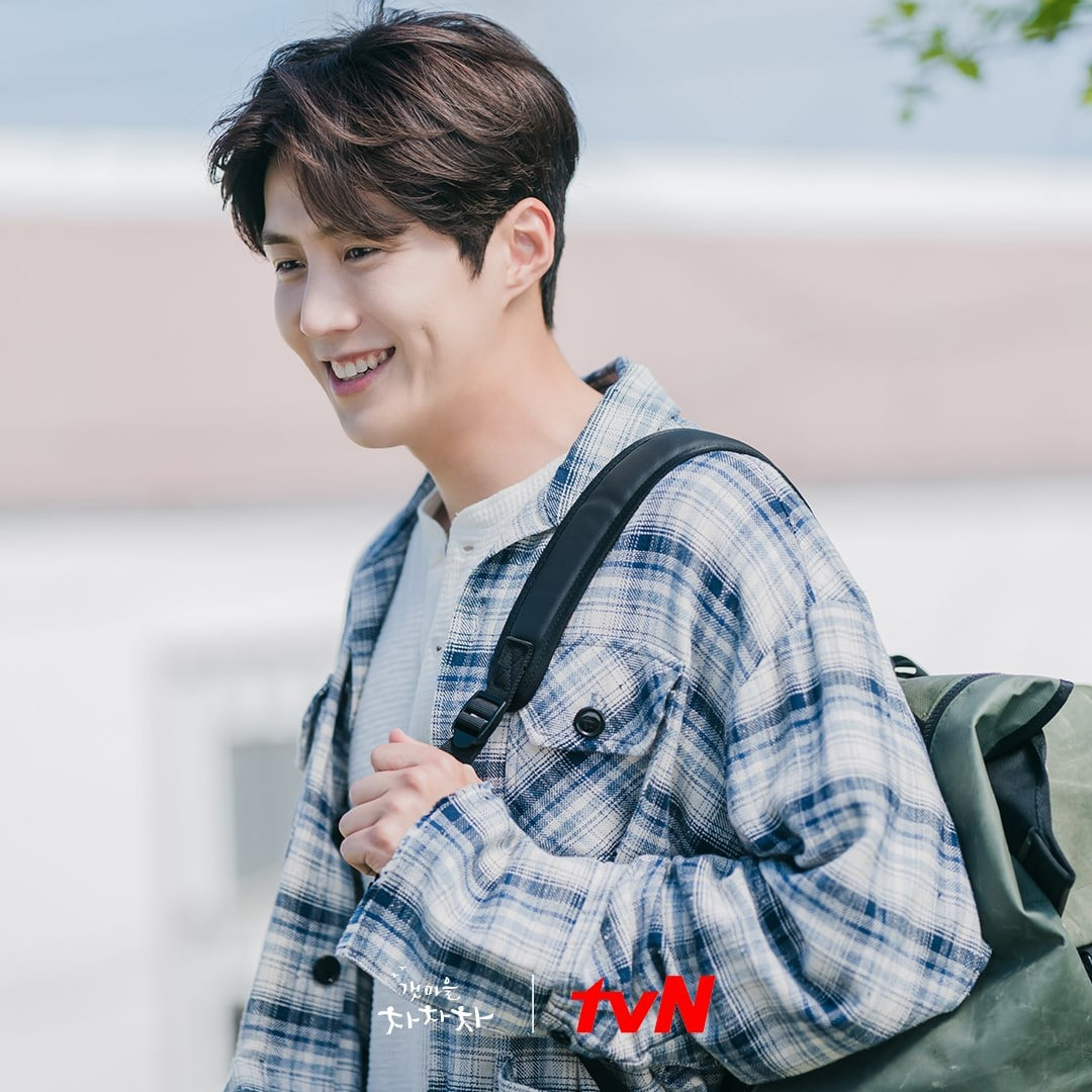 Nụ cười ấm áp của tổ trưởng Hong từng khiến bao cô gái liêu xiêu Nụ cười ấm áp của tổ trưởng Hong từng khiến bao cô gái liêu xiêu