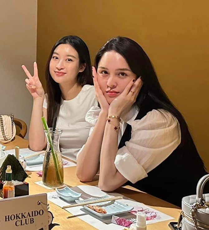 Hoa hậu Đỗ Mỹ Linh vẫn chưa lên tiếng về tin đồn mang thai.