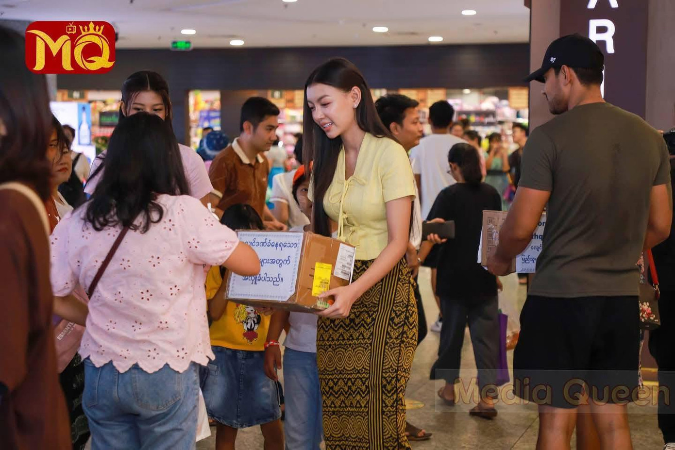 Thae Su Nyein được nhiều người nhận ra. Thae Su Nyein được nhiều người nhận ra.