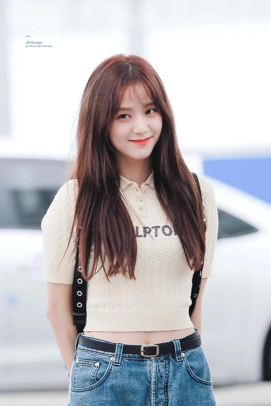 Jisoo để tóc mái thưa cũng rất hợp