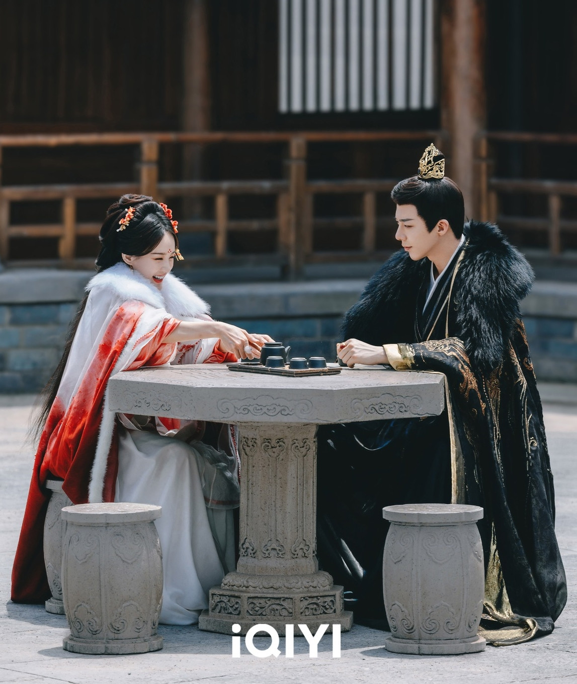 Phim hài hước, nhẹ nhàng hơn Khom Lưng.