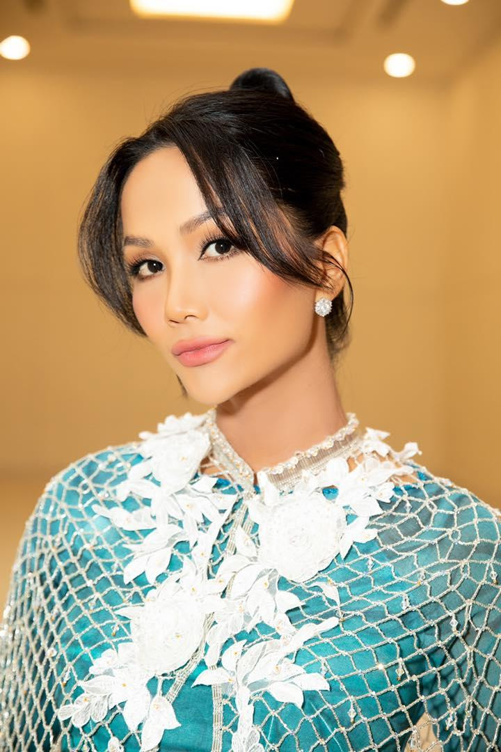 H'Hen Niê cũng muốn được sang châu Phi làm từ thiện và gặp Quang Linh