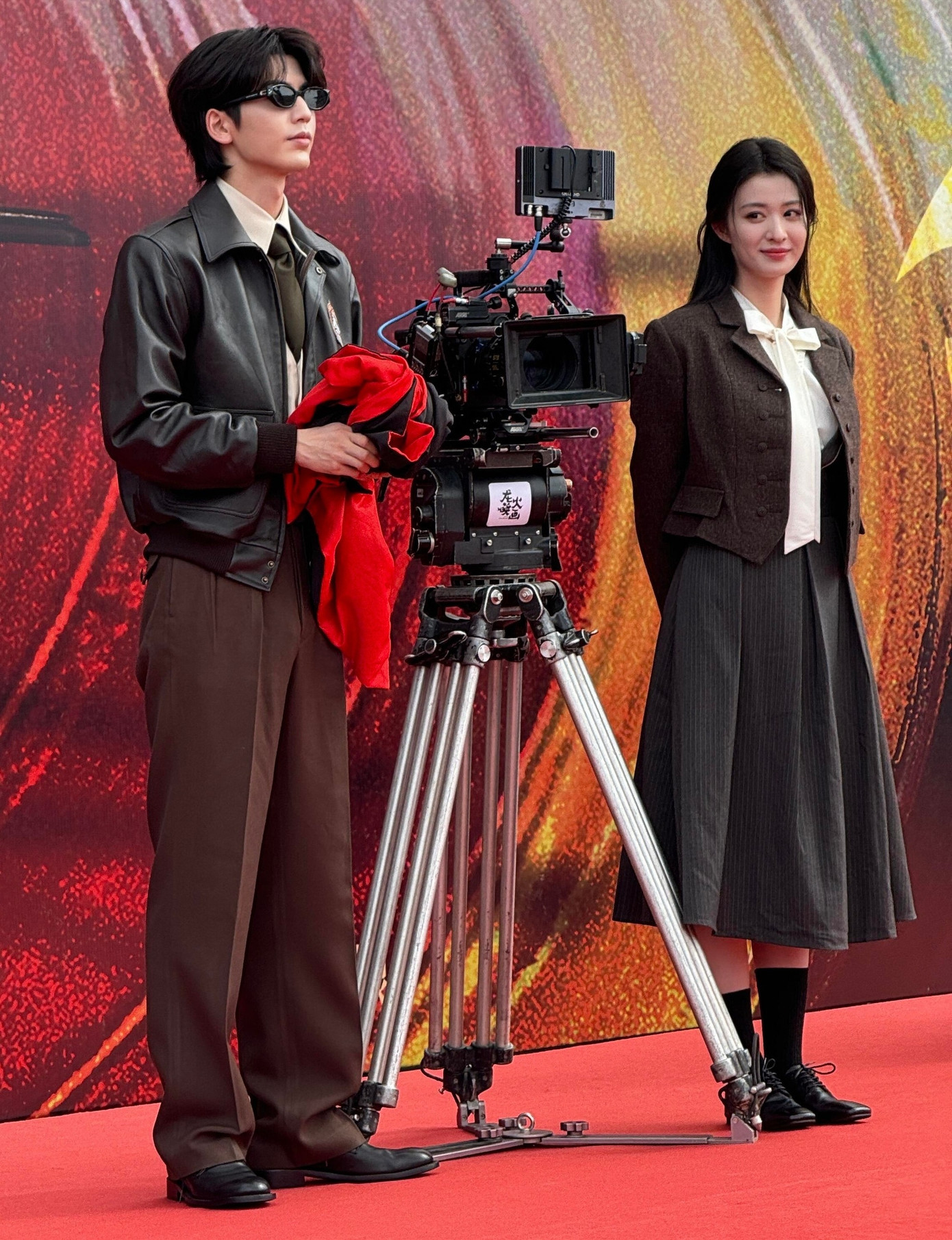 Trương Lăng Hách, Vương Sở Nhiên nổi bật trong buổi khai máy.