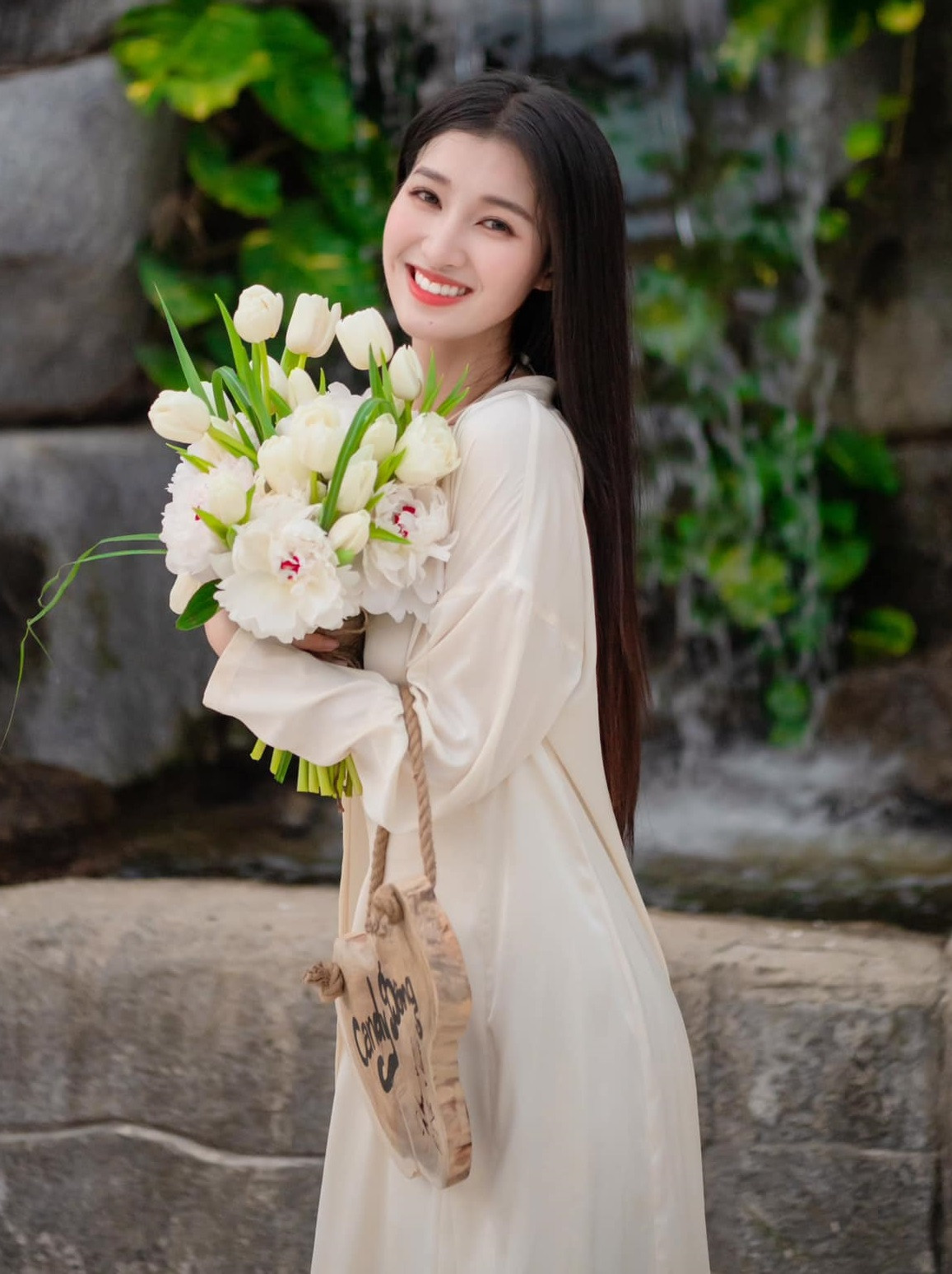 Phương Nhi ngày càng xinh đẹp. Phương Nhi ngày càng xinh đẹp.