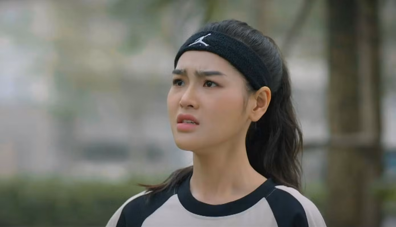 Phương Đông là cô gái đam mê bộ môn đấu kiếm.
