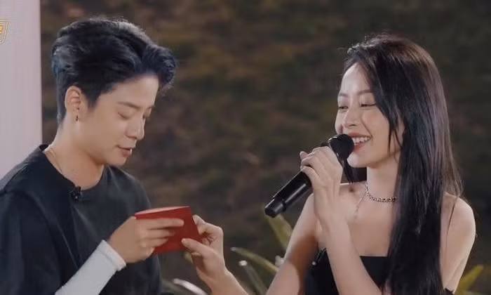 Hai người có nhiều dịp tương tác trong hậu trường.