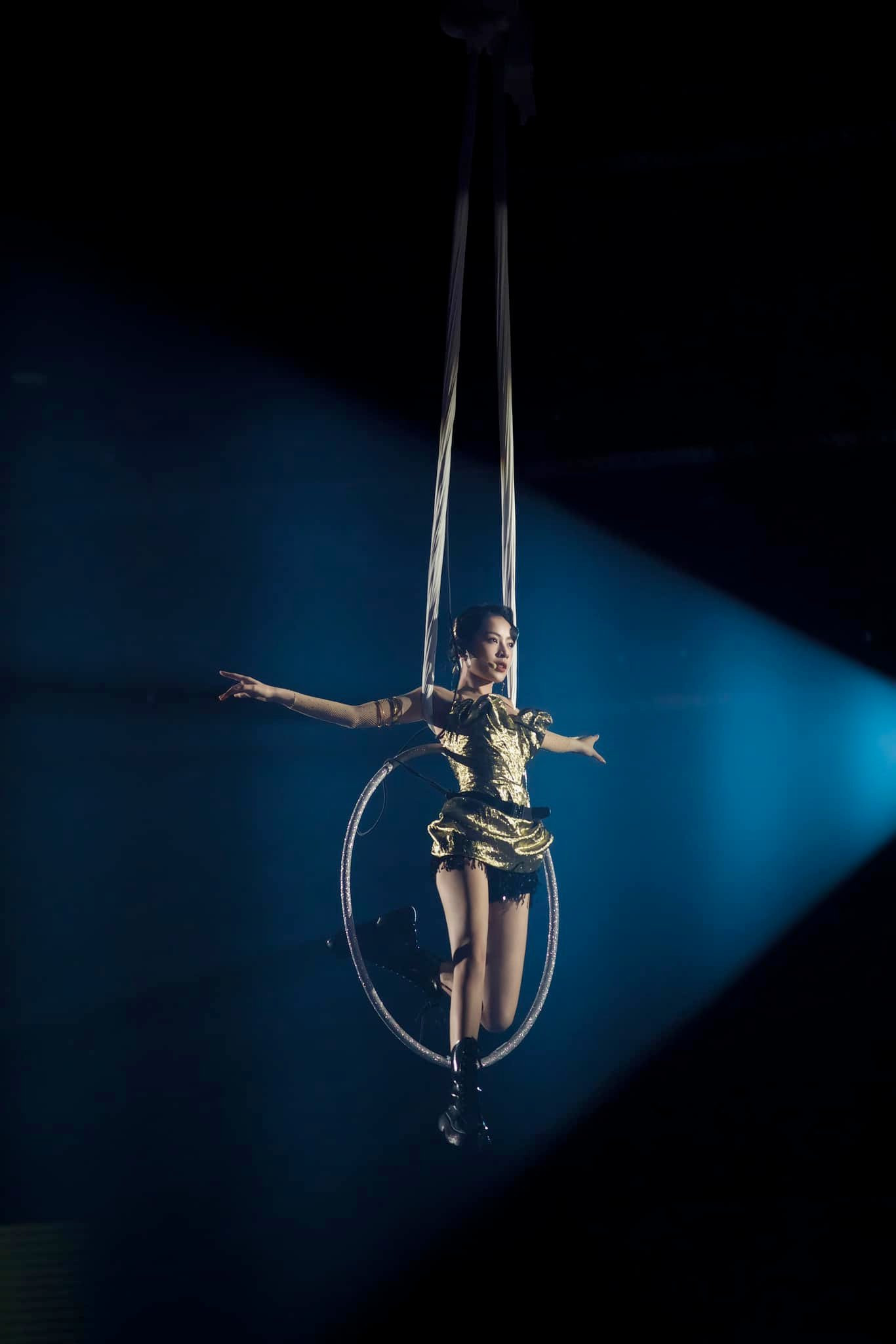 Set đồ này giúp Chi Pu thoải mái biểu diễn