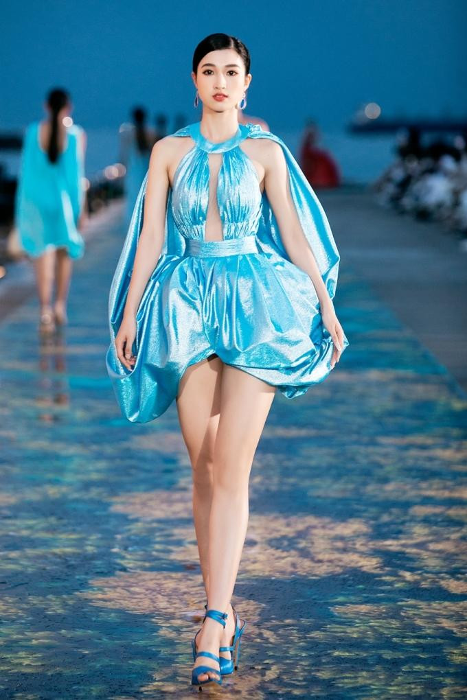 Phương Nhi xinh như búp bê trong các màn trình diễn