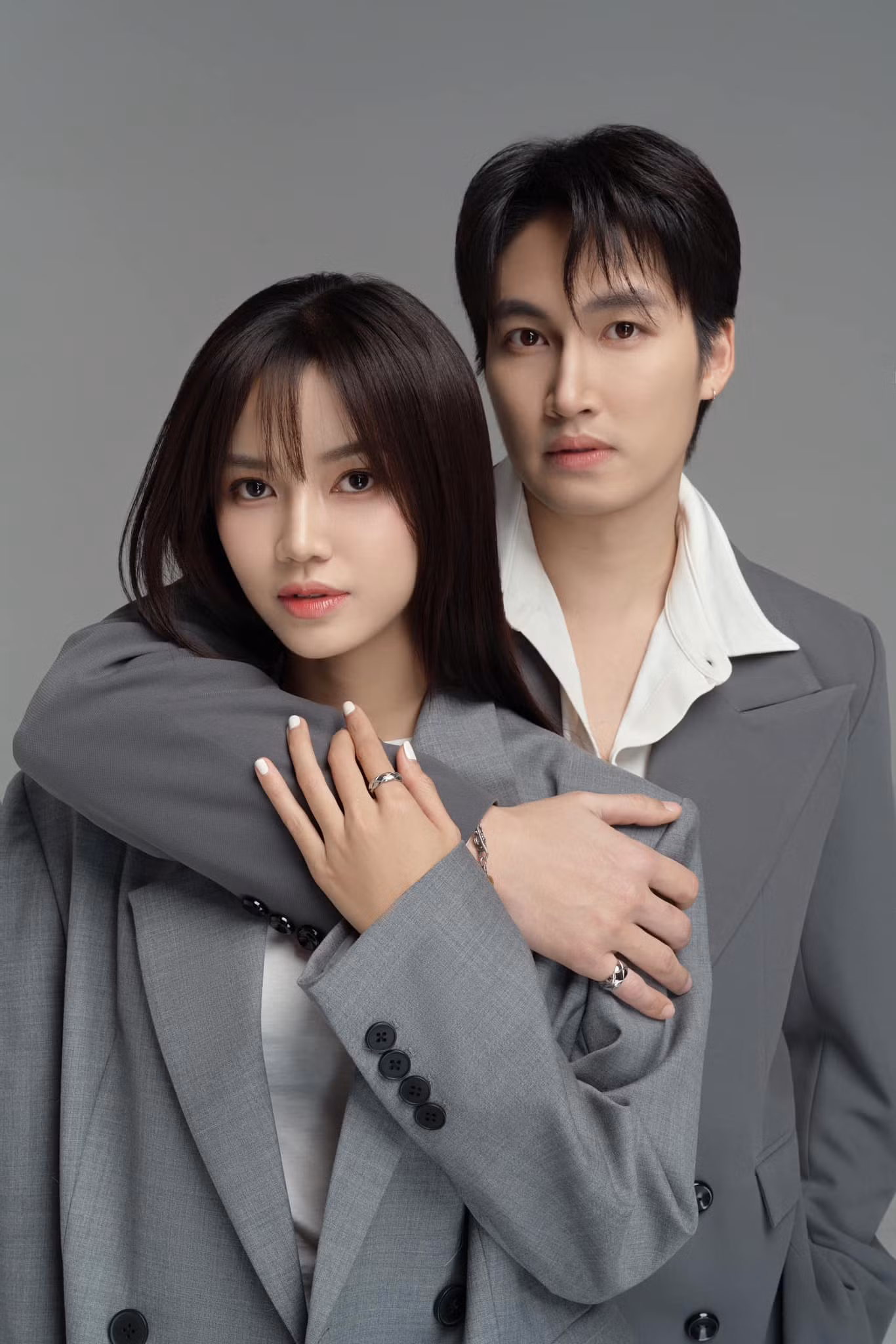 Hai người còn chụp bộ ảnh ngọt ngào.