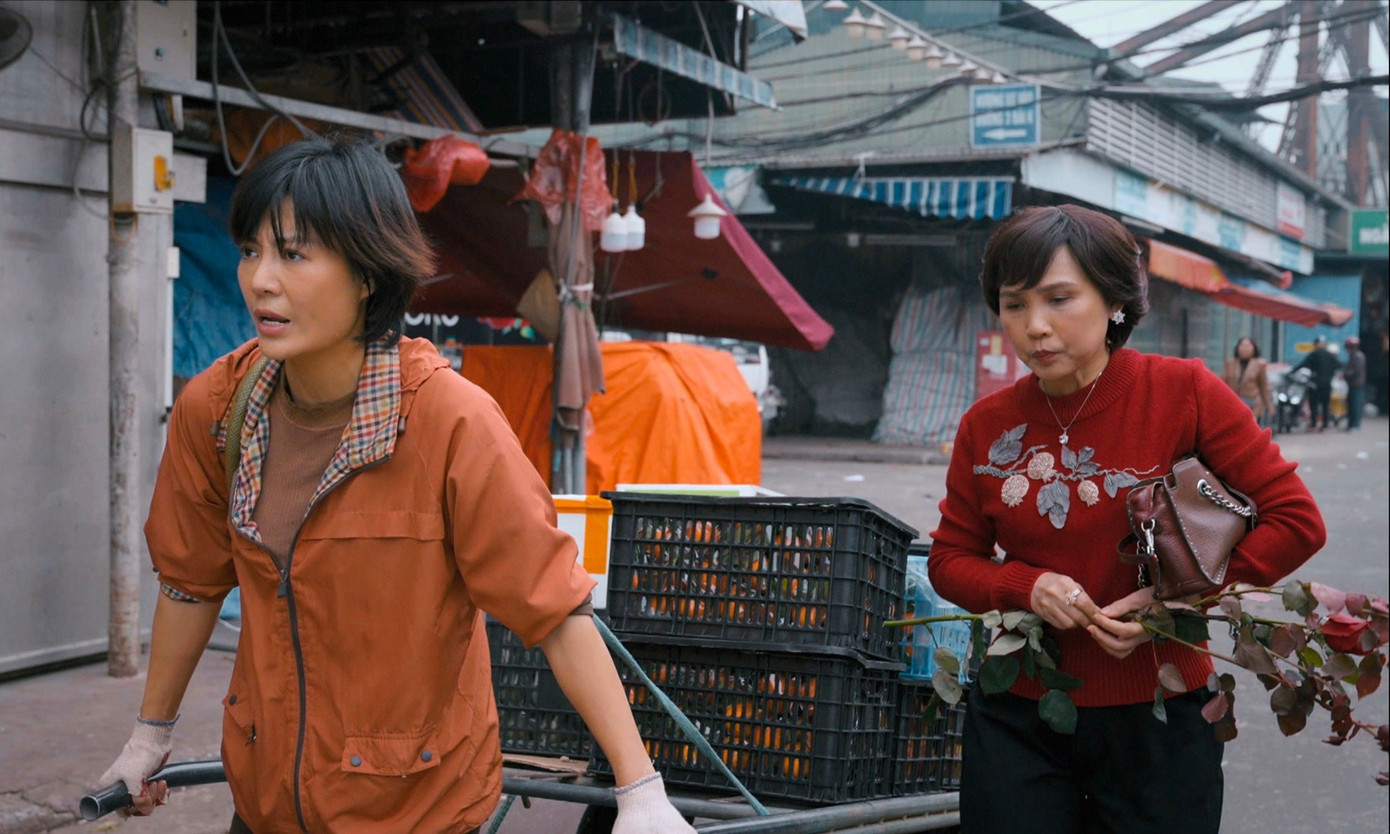 Cả đoàn phải canh lúc chợ vắng mới quay được Cả đoàn phải canh lúc chợ vắng mới quay được