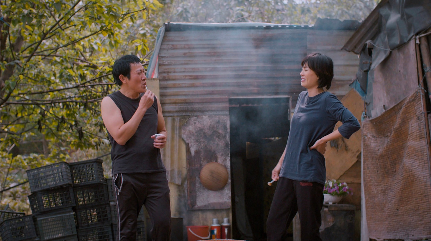 Nhà của các nhân vật chính nằm trong xóm lao động nghèo Nhà của các nhân vật chính nằm trong xóm lao động nghèo