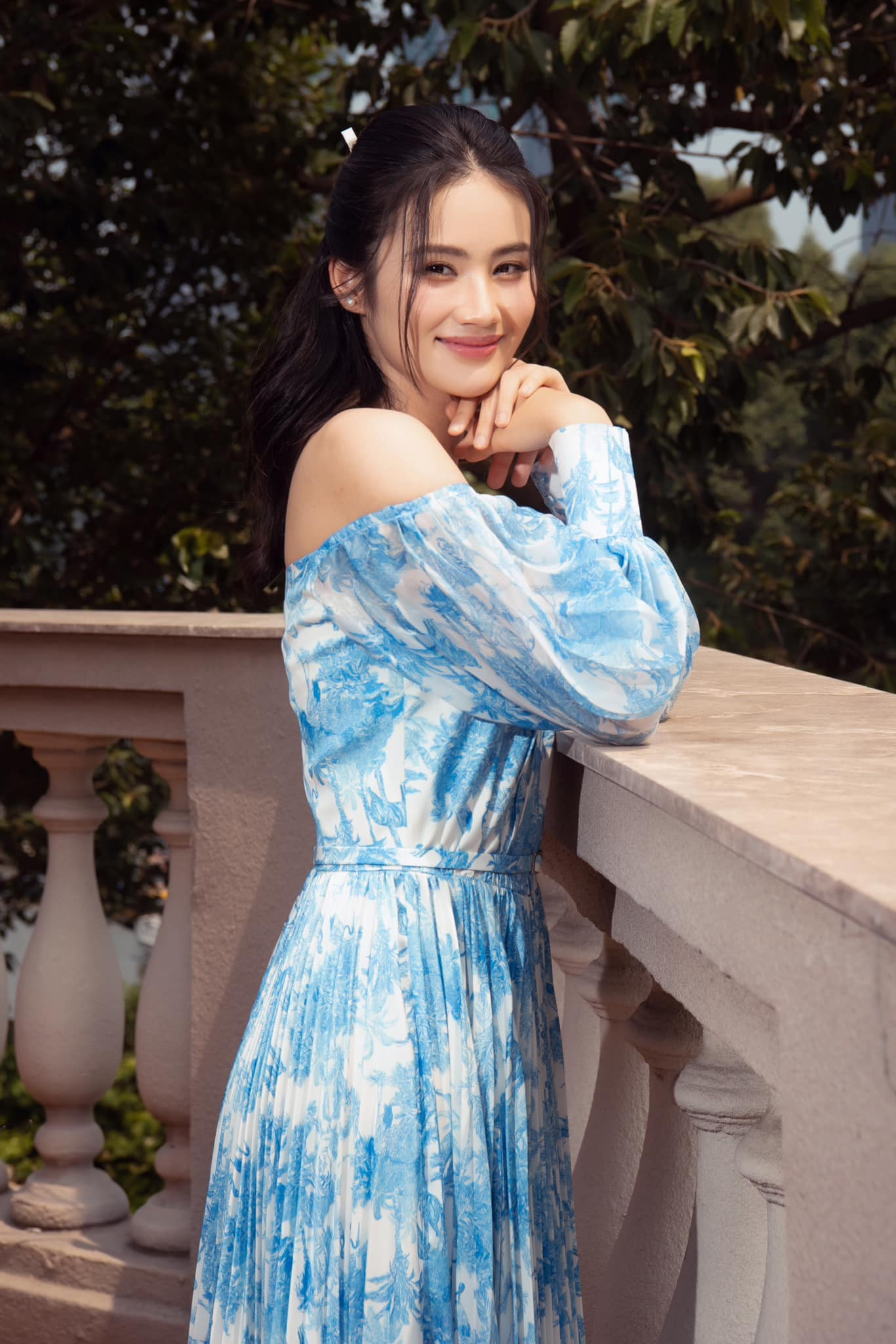 Ý Nhi ngày càng xinh đẹp đằm thắm. Ý Nhi ngày càng xinh đẹp đằm thắm.