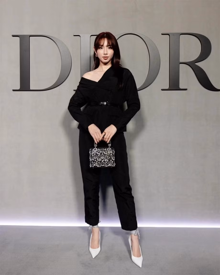 Dior đã gỡ ảnh Thùy Tiên khỏi bài đăng trên mạng xã hội.