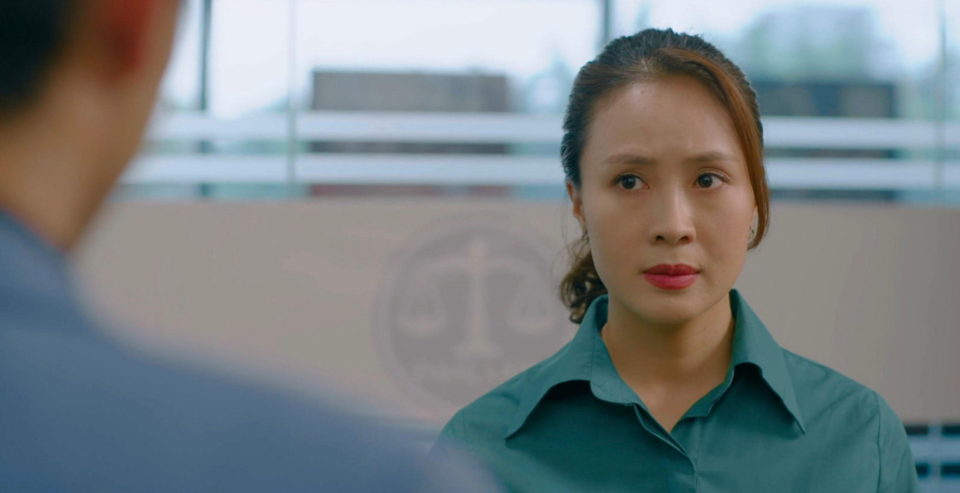 Cô được miêu tả là một luật sư giỏi. Cô được miêu tả là một luật sư giỏi.