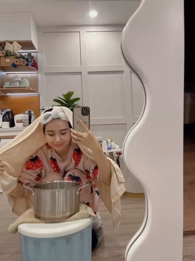 Huyền Lizzie điều trị COVID-19 tại nhà