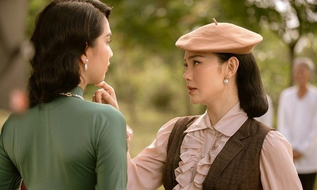 Đó là vì phim "Chị Chị Em Em 2" đã bị quay lén và tung lên mạng