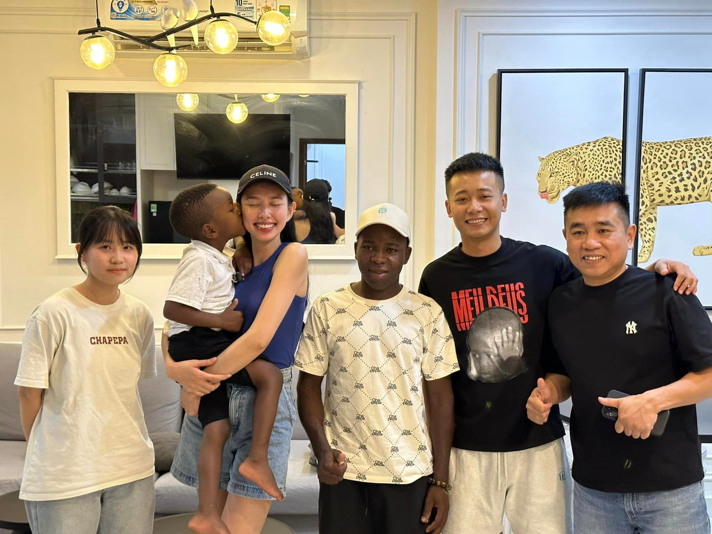 Thùy Tiên vừa mới gặp lại Quang Linh và Lôi Con.