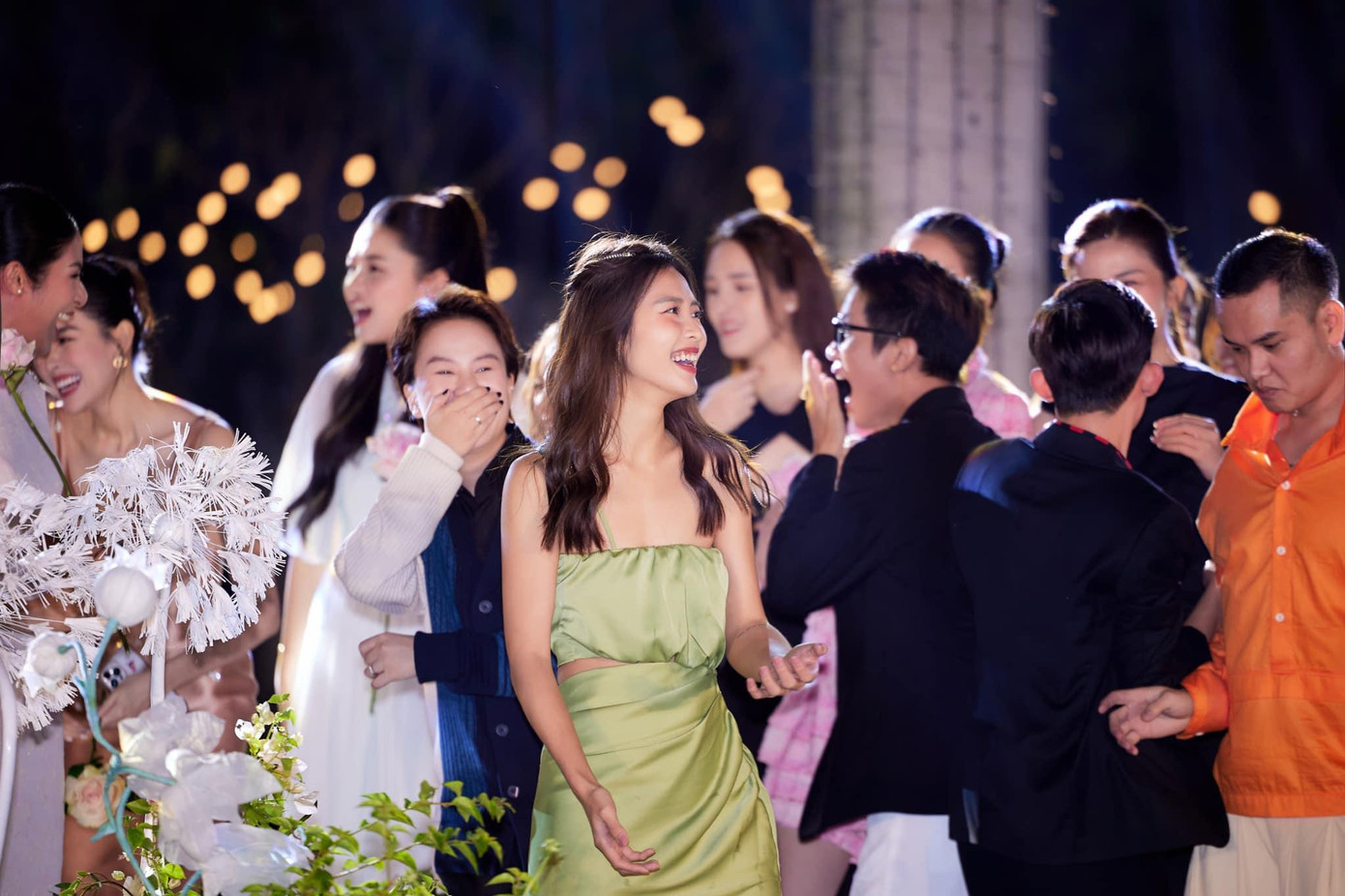 Khả Ngân vui chơi hết mình mà không có Thanh Sơn bên cạnh. Khả Ngân vui chơi hết mình mà không có Thanh Sơn bên cạnh.