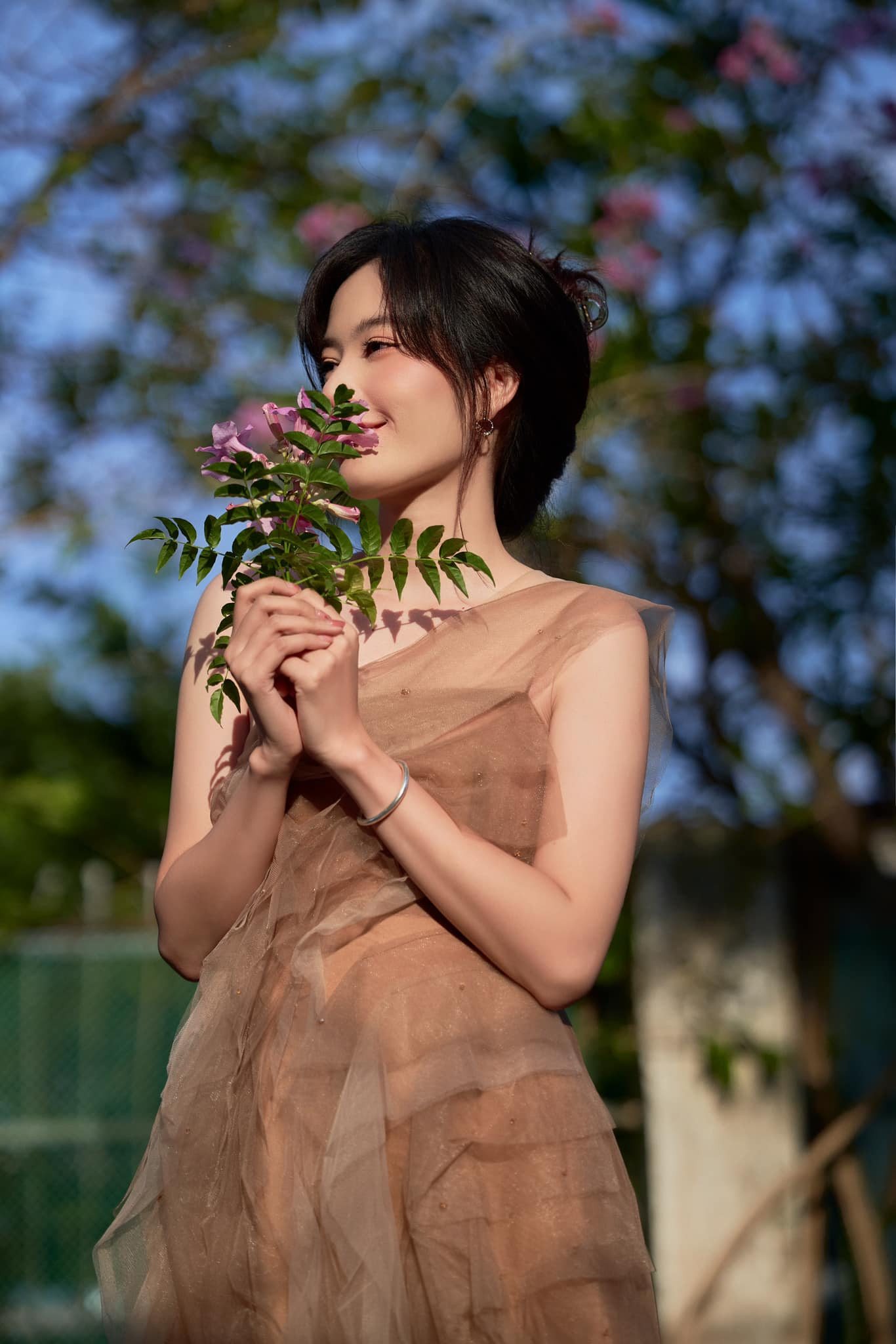 Nam Em vẫn có nhiều buổi livestream gây sốc sau khi bị phạt lần đầu Nam Em vẫn có nhiều buổi livestream gây sốc sau khi bị phạt lần đầu