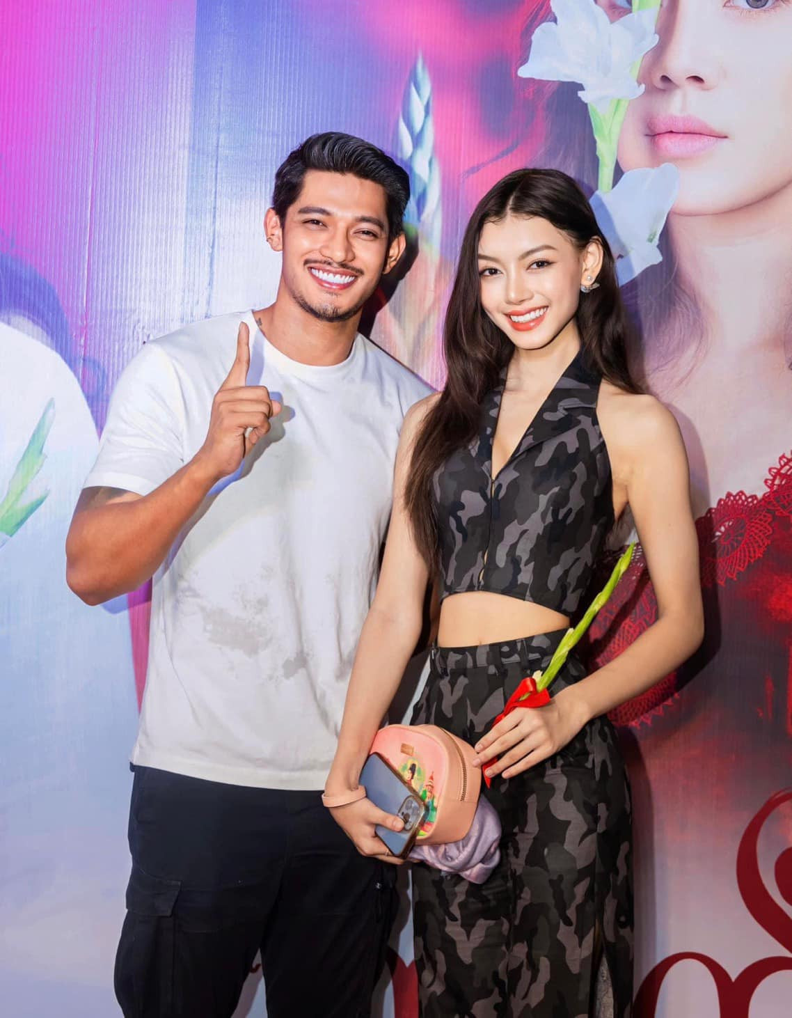 Nàng hậu vẫn đồng hành cùng Giám đốc quốc gia Miss Grand Myanmar. Nàng hậu vẫn đồng hành cùng Giám đốc quốc gia Miss Grand Myanmar.