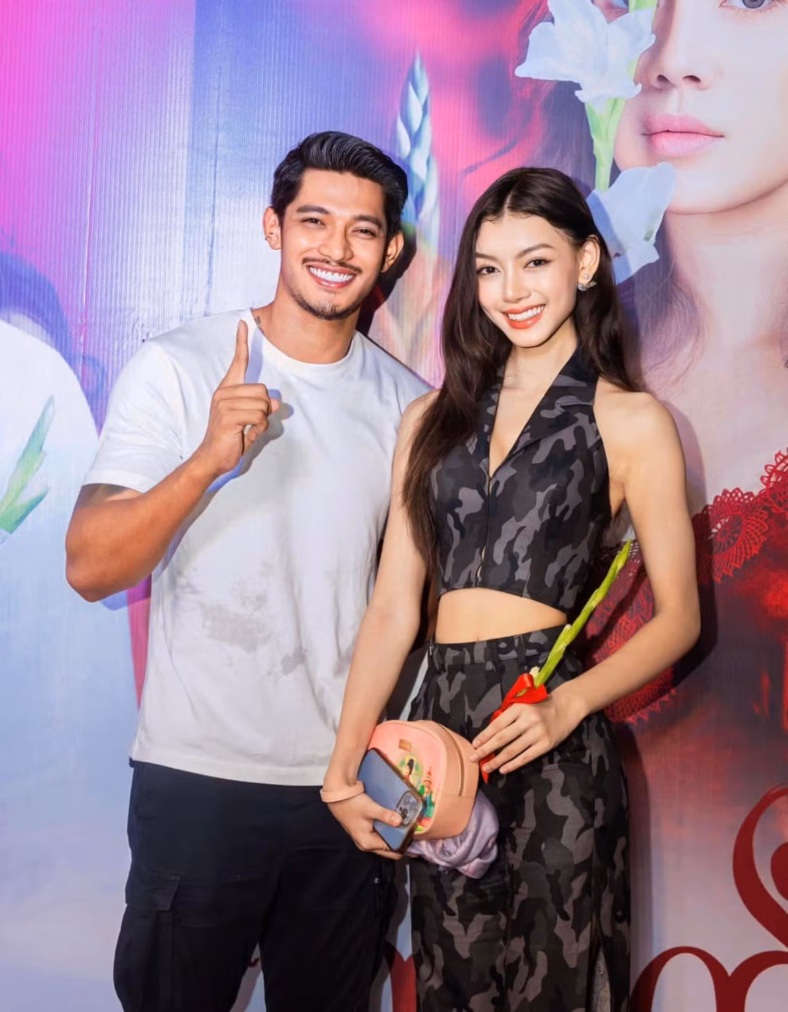 Nàng hậu vẫn đồng hành cùng Giám đốc quốc gia Miss Grand Myanmar.