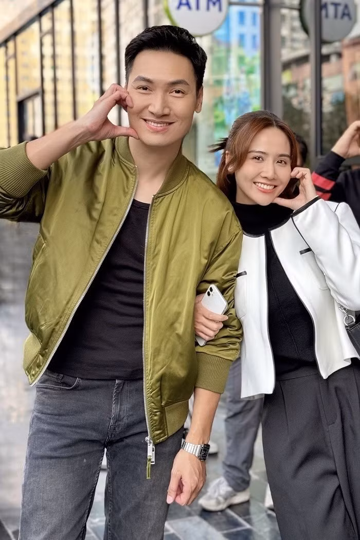 Mạnh Trường, Huyền Lizzie bị cho là quá tuổi đóng phim ngôn tình. Mạnh Trường, Huyền Lizzie bị cho là quá tuổi đóng phim ngôn tình.
