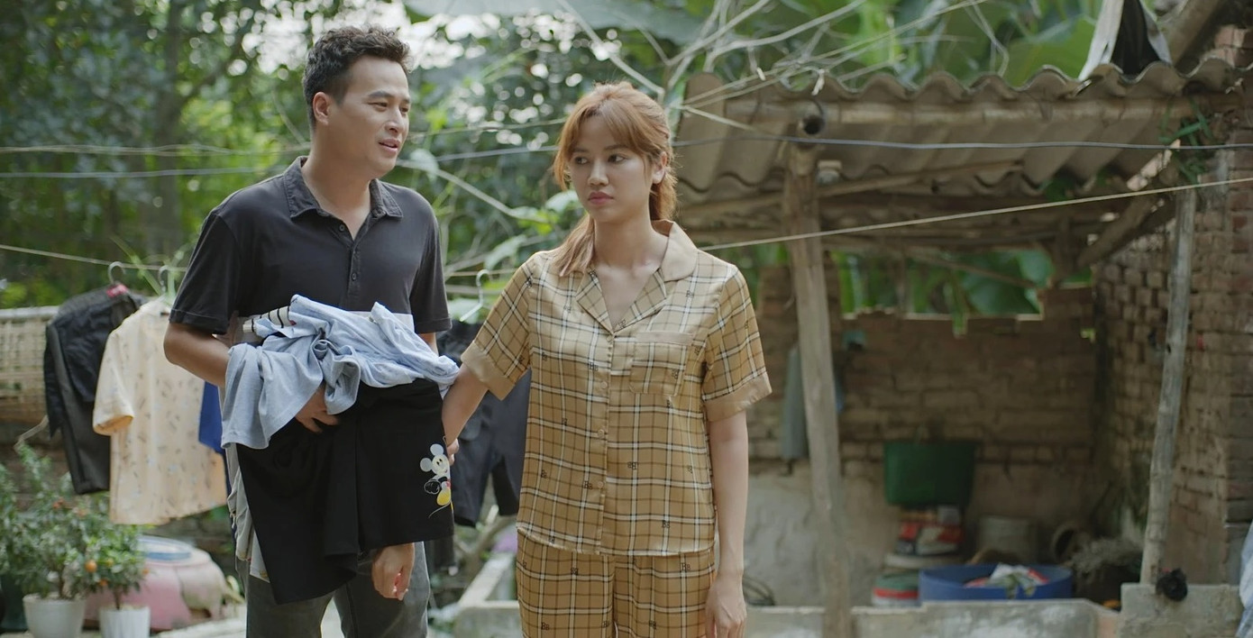 Anh Đào làm mình già đi trong phim mới. Anh Đào làm mình già đi trong phim mới.