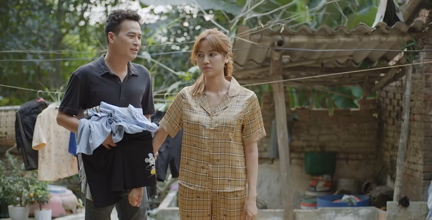 Anh Đào làm mình già đi trong phim mới. Anh Đào làm mình già đi trong phim mới.