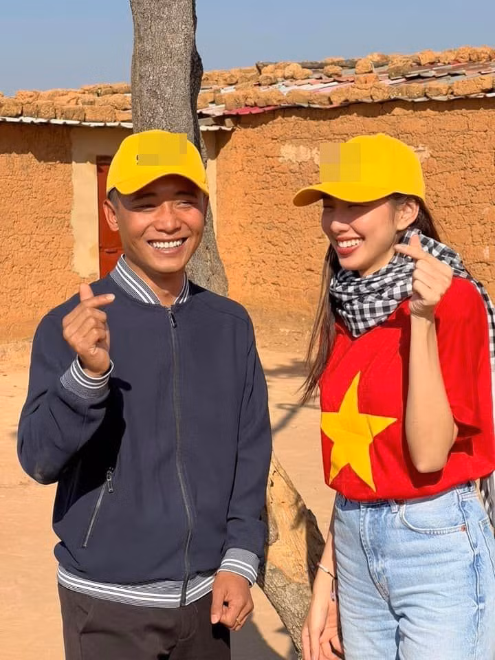 Thùy Tiên, Quang Linh thân thiết từ những hoạt động thiện nguyện.