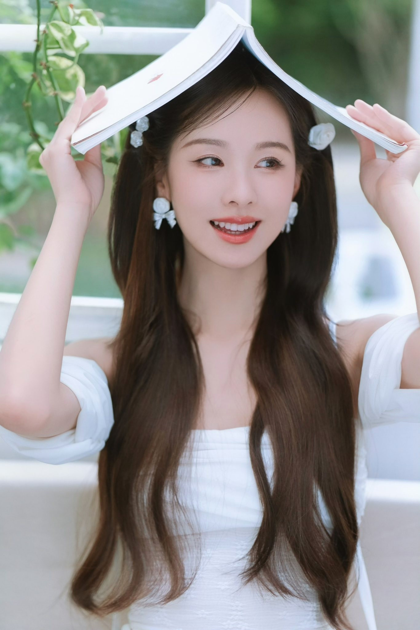 Cô chuẩn bị đóng phim mới cùng Chu Dực Nhiên. Cô chuẩn bị đóng phim mới cùng Chu Dực Nhiên.