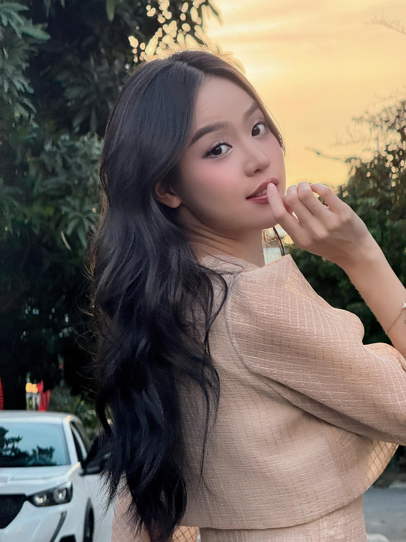 Nàng hậu đang ở Đà Nẵng đón Tết cùng gia đình. Nàng hậu đang ở Đà Nẵng đón Tết cùng gia đình.