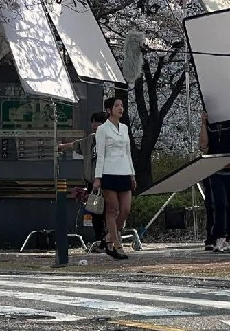 Một tạo hình của Jisoo bị netizen chưa ưng ý.