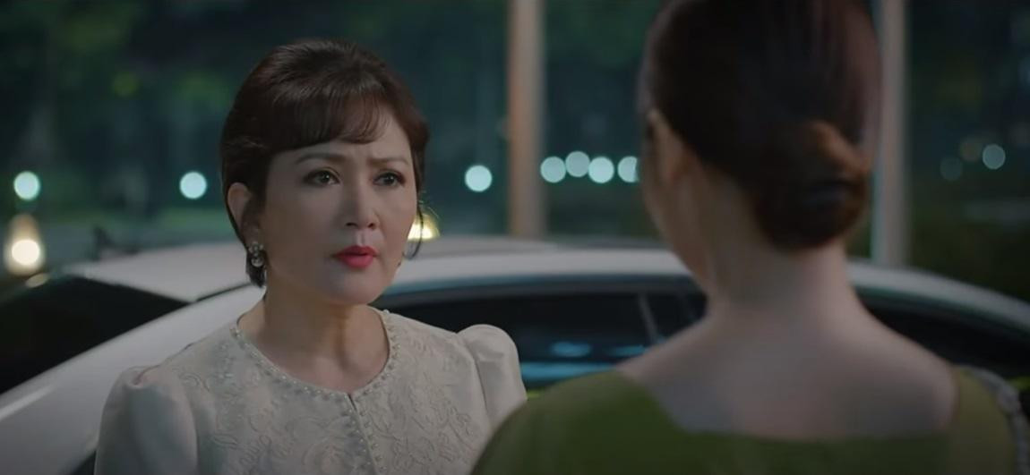 Trang quyết định nói hết sự thật với bà Nhung trước khi rời đi Trang quyết định nói hết sự thật với bà Nhung trước khi rời đi