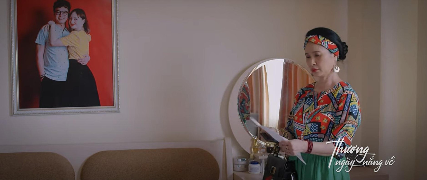 Bà Hiền phát hiện thứ lạ trong phòng vợ chồng Khánh Đức