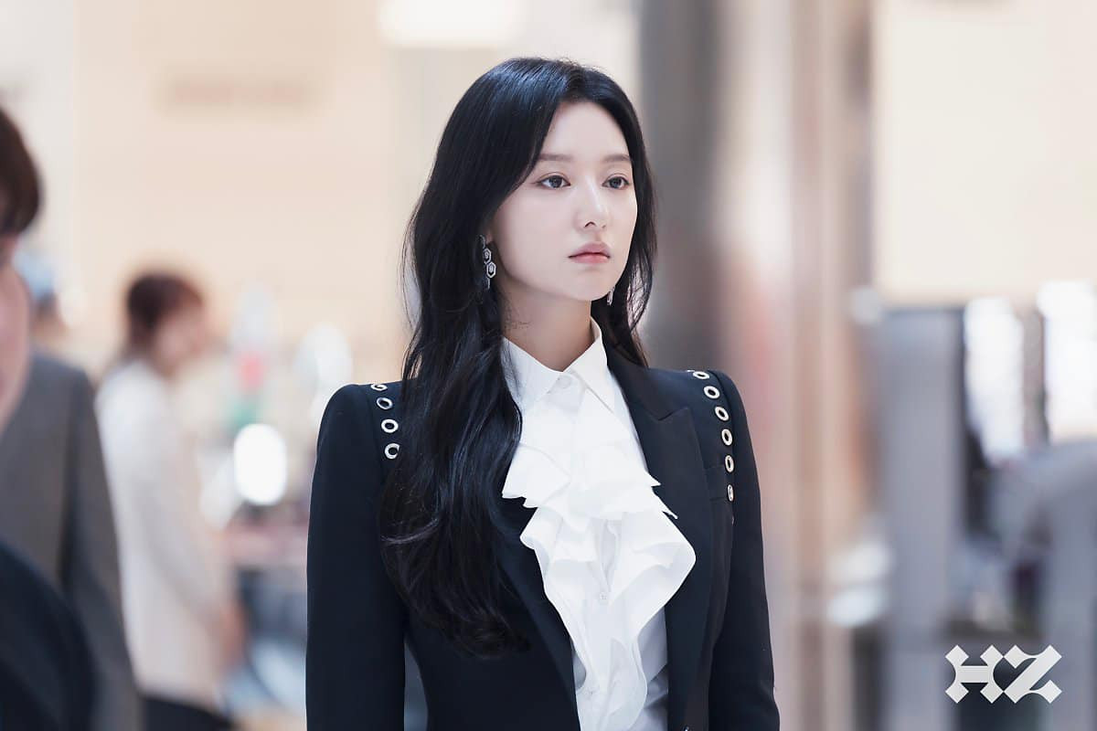 Hong Hae In lúc nào cũng mặc toàn đồ hiệu. Hong Hae In lúc nào cũng mặc toàn đồ hiệu.