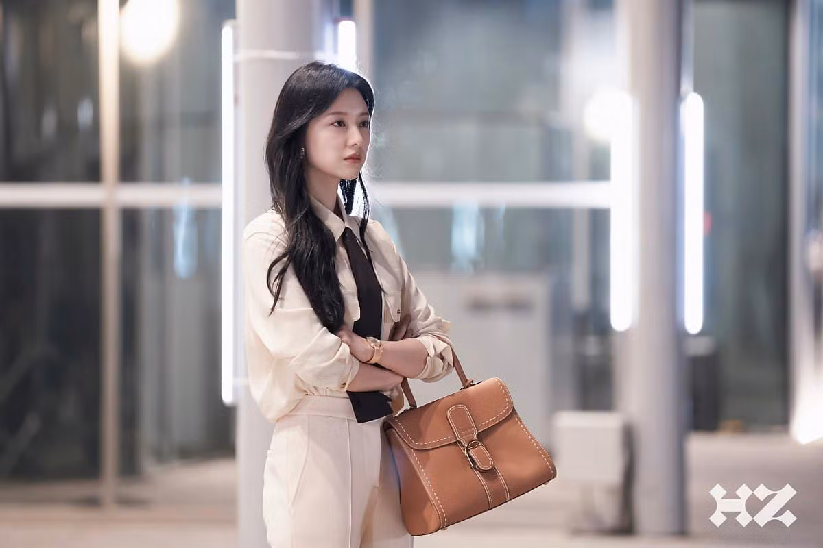 Hong Hae In từng giả làm thực tập sinh trong công ty của mình.