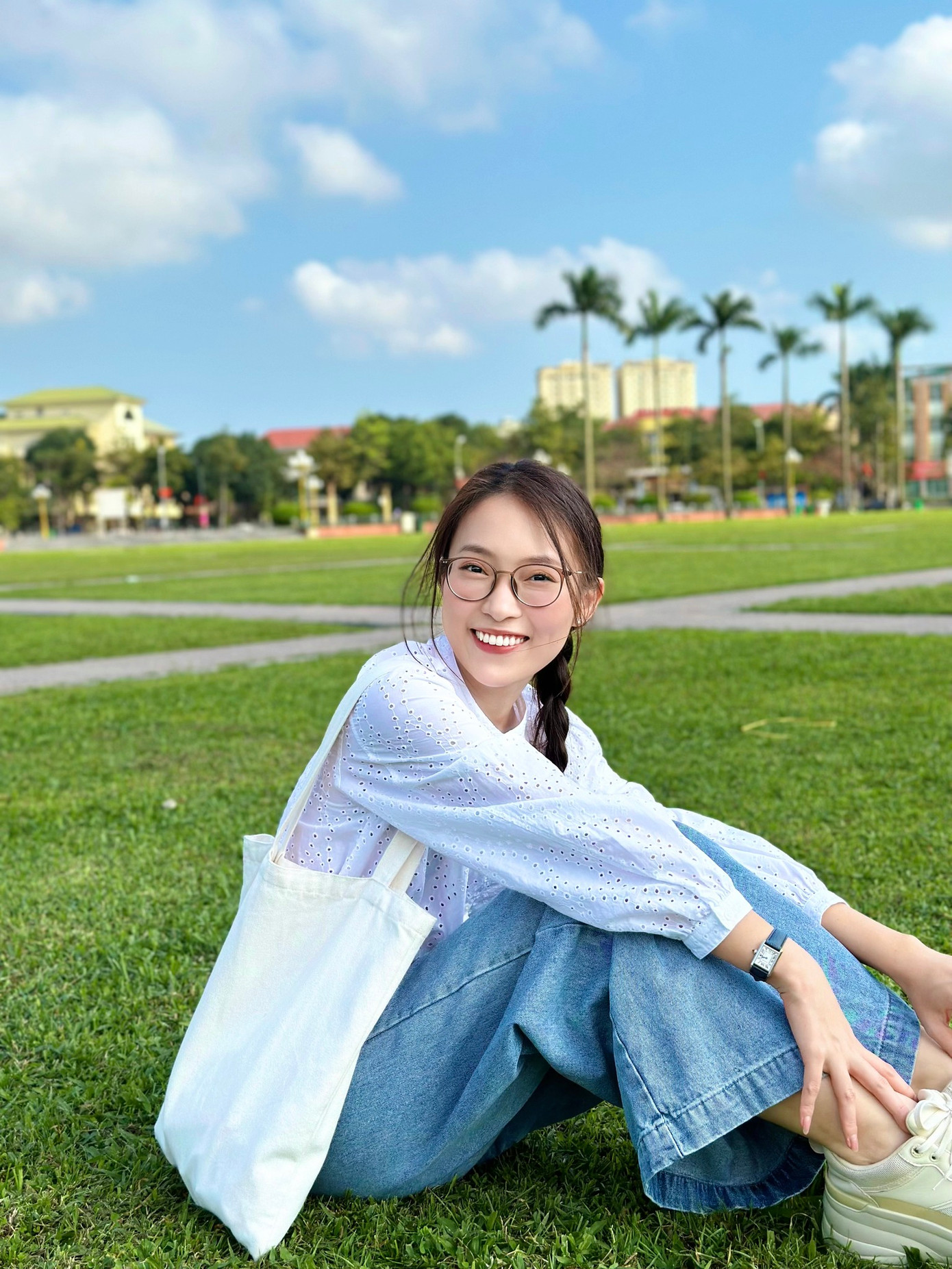 Khánh Vy rất chăm chỉ chia sẻ bí quyết sống hạnh phúc, tích cực.