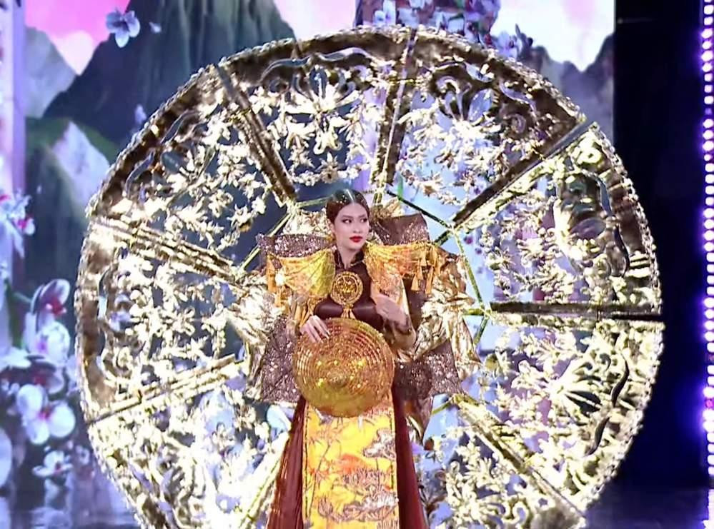 Đây là trang phục dân tộc nặng nhất cuộc thi Miss Grand International 2022. Đây là trang phục dân tộc nặng nhất cuộc thi Miss Grand International 2022.