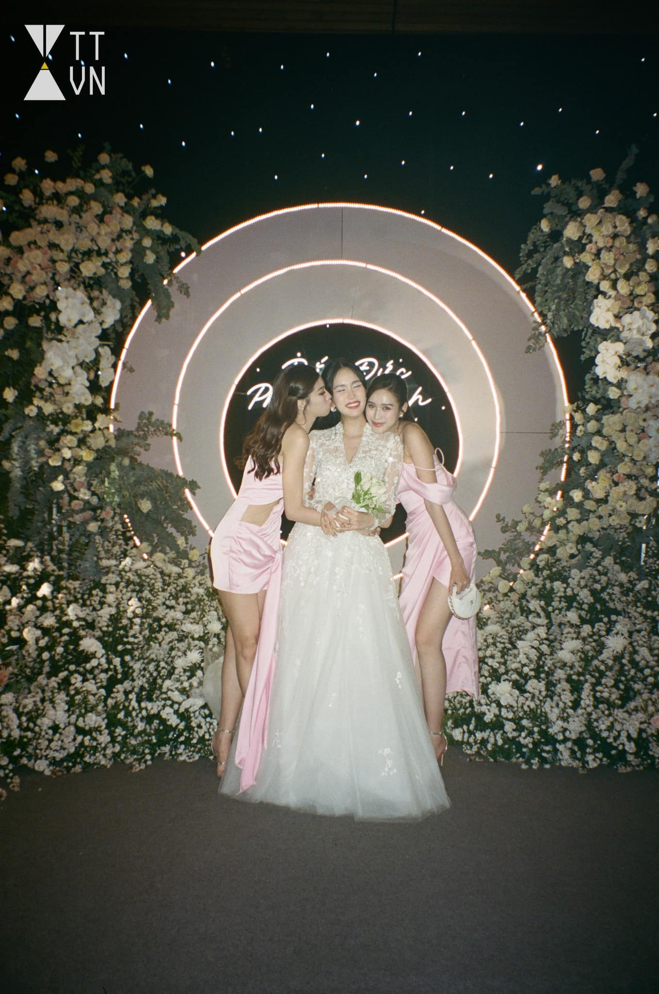 Nhóm nhạc HAT đầy vui nhộn. Nhóm nhạc HAT đầy vui nhộn.