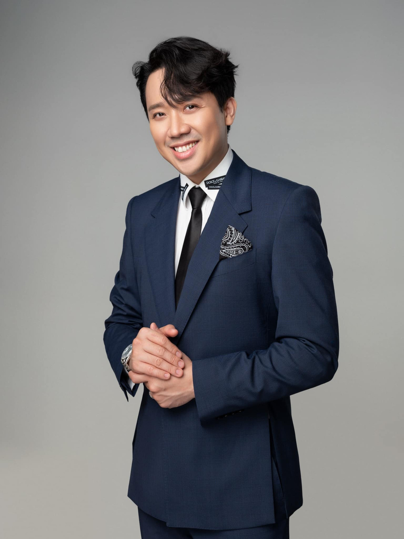 Nhờ khán giả chọn ảnh nhưng nam MC lại bị một số người vào cà khịa. Nhờ khán giả chọn ảnh nhưng nam MC lại bị một số người vào cà khịa.