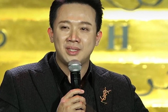 Việc Trấn Thành khóc trong sự kiện vẫn khiến cư dân mạng tranh cãi. Việc Trấn Thành khóc trong sự kiện vẫn khiến cư dân mạng tranh cãi.