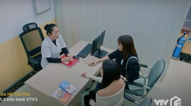 Trạm Cứu Hộ Trái Tim từng bị chỉ trích vì nhiều chi tiết sai lệch về ngành y. Trạm Cứu Hộ Trái Tim từng bị chỉ trích vì nhiều chi tiết sai lệch về ngành y.