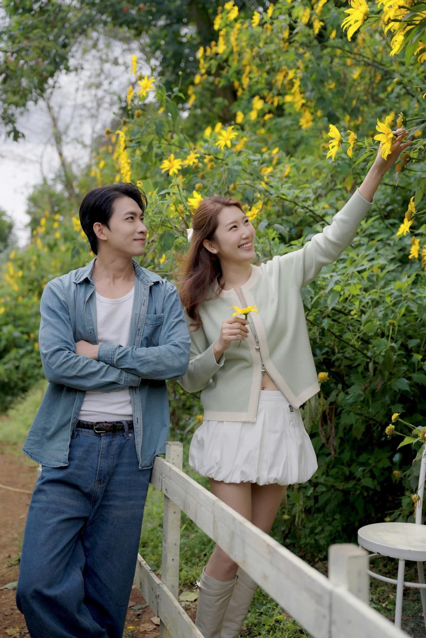 Võ Cảnh đã đi cùng Thúy Ngân lên Đà Lạt. Võ Cảnh đã đi cùng Thúy Ngân lên Đà Lạt.