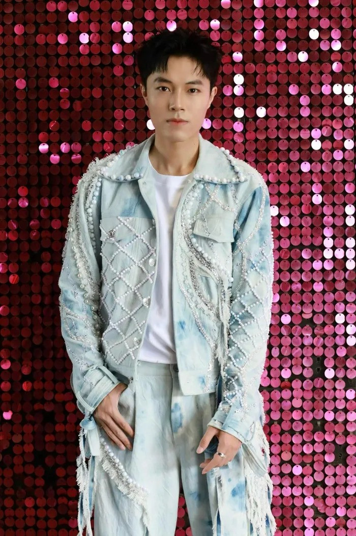 Phan Đạt cũng đã ẩn hết bài đăng trên trang cá nhân. Phan Đạt cũng đã ẩn hết bài đăng trên trang cá nhân.